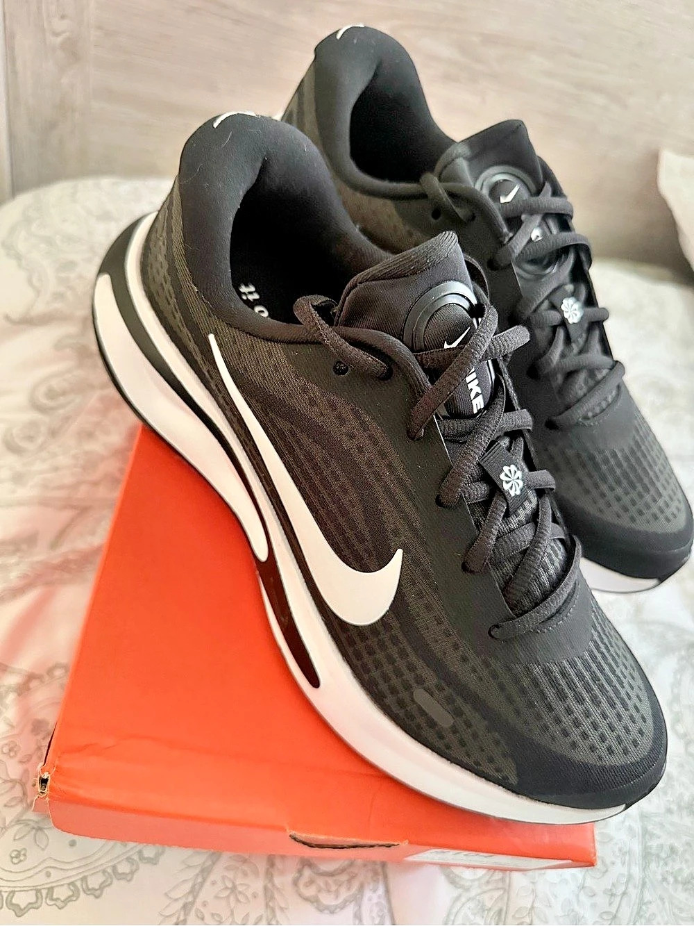 Nike Journey Run Women's Athletic Shoes Black & White US 9